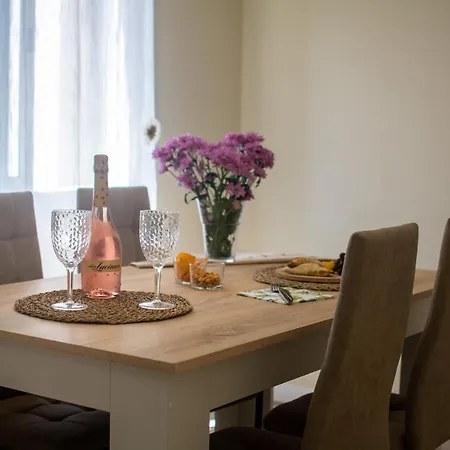 Апартаменты Calitatea Cruz *